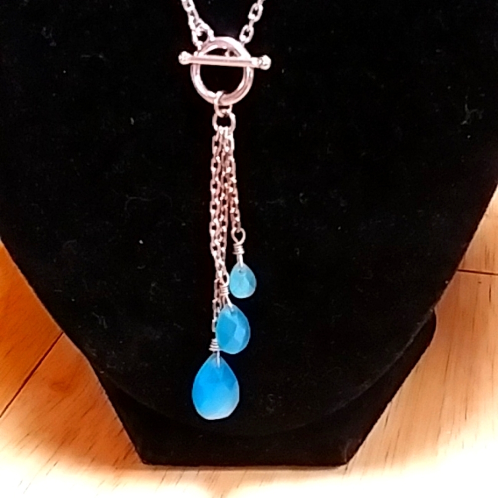 Beautiful turquoise and silver colored necklace.